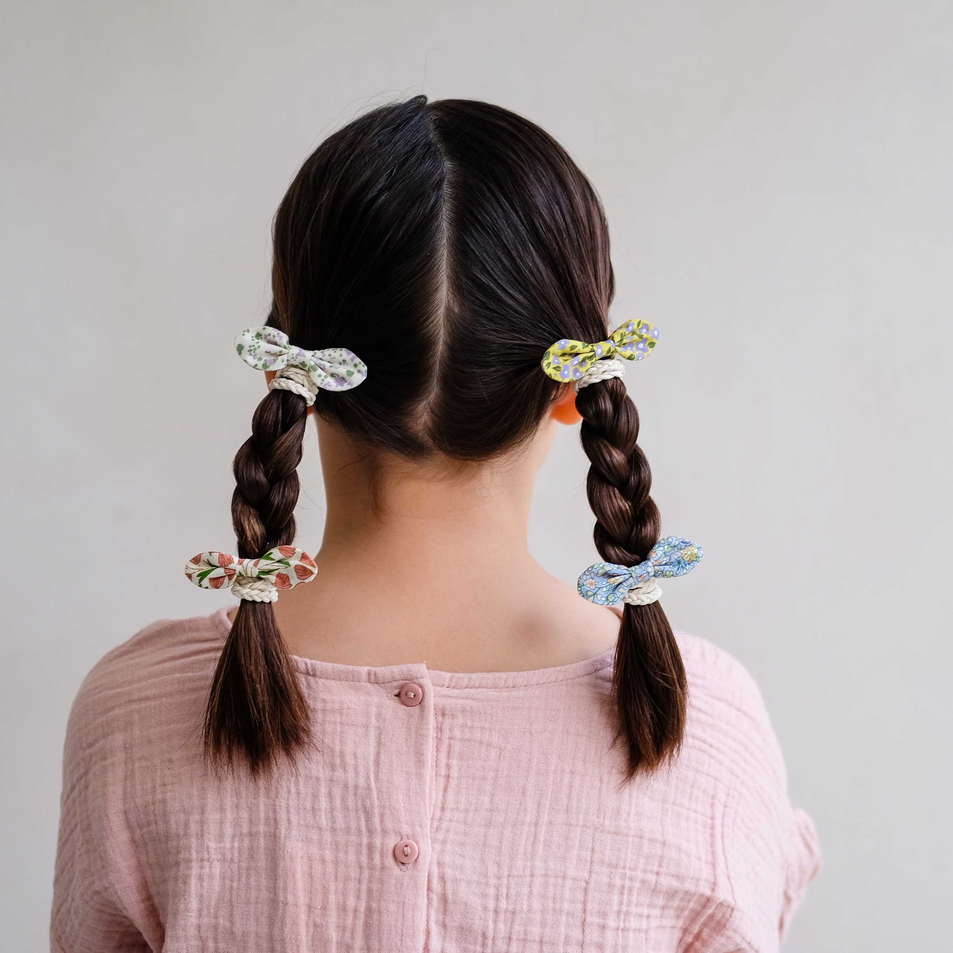 Flora bow ponies - Image 2