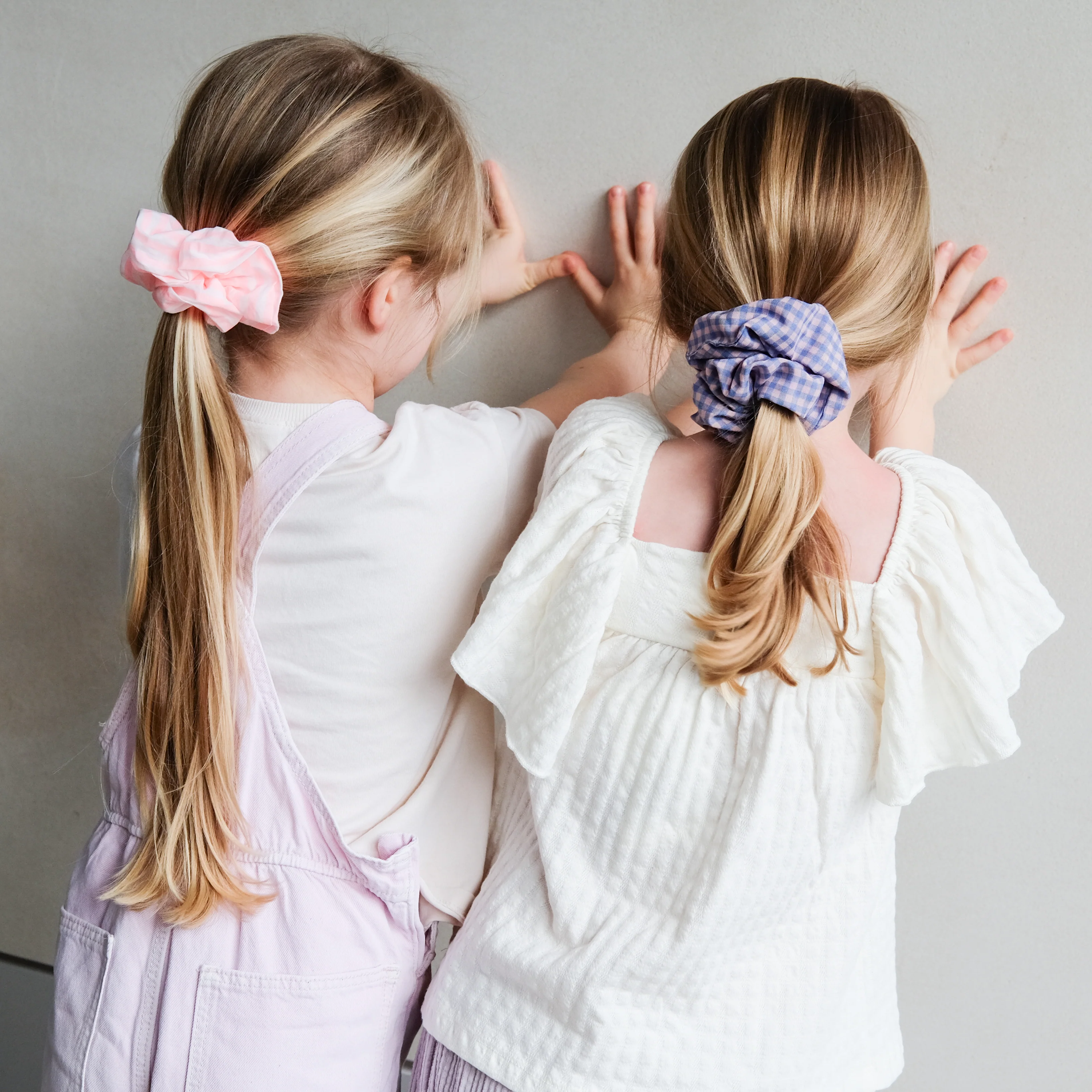 Giant checked scrunchie - Image 2