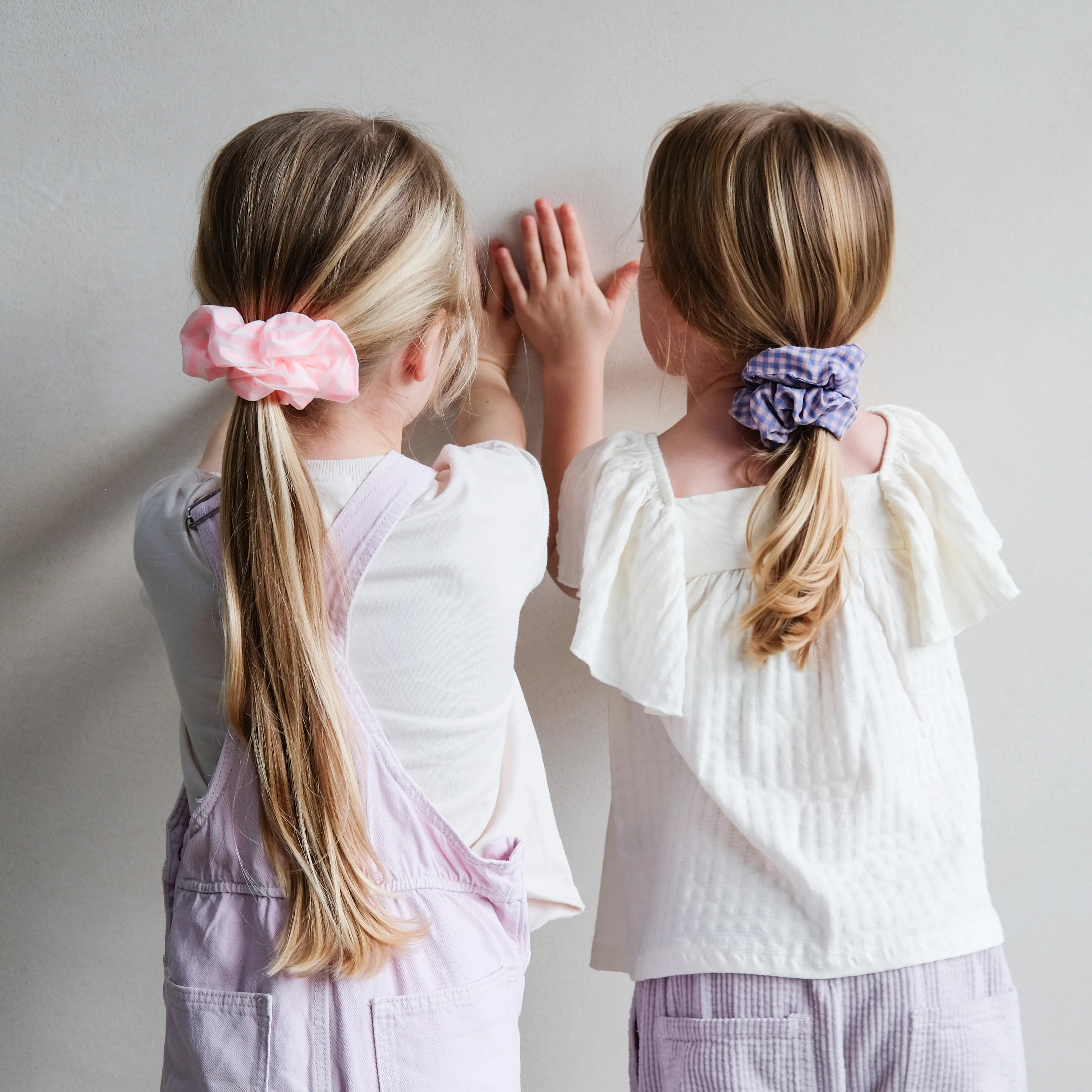Giant checked scrunchie - Image 4