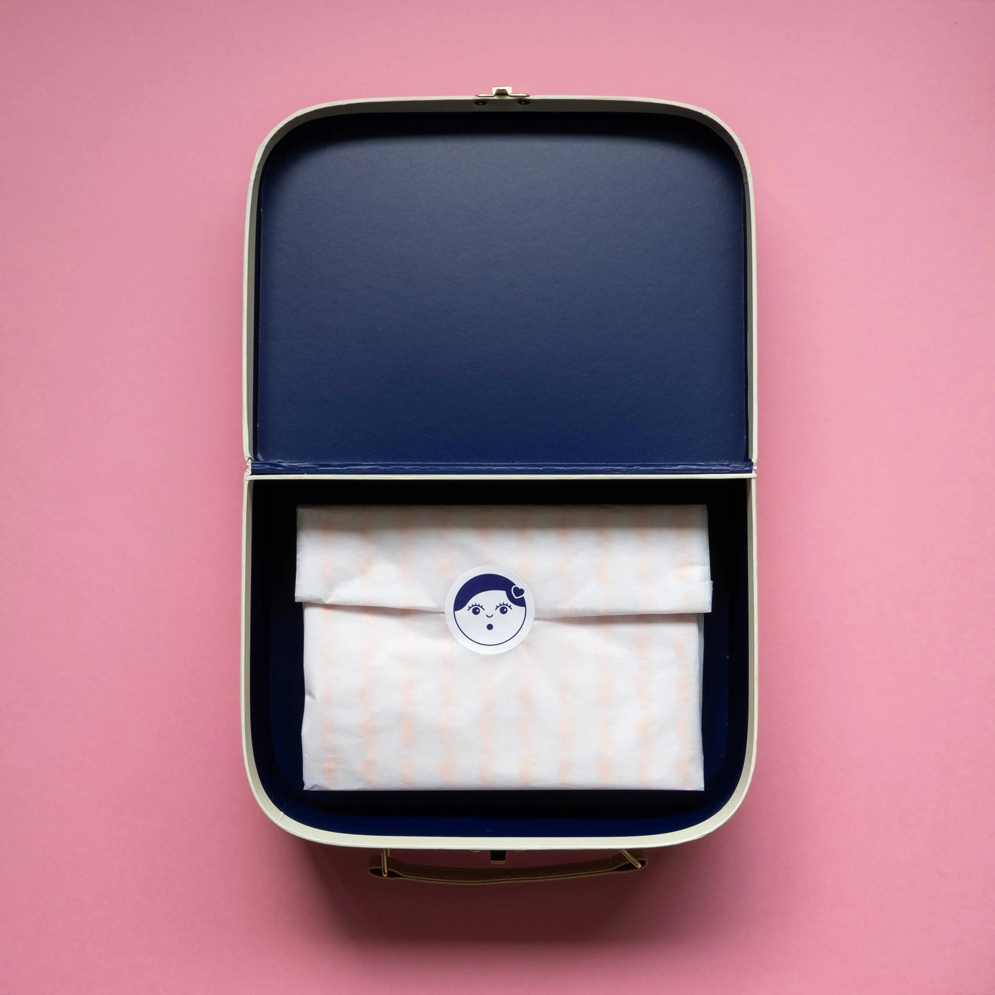 Gifting suitcase - Image 4