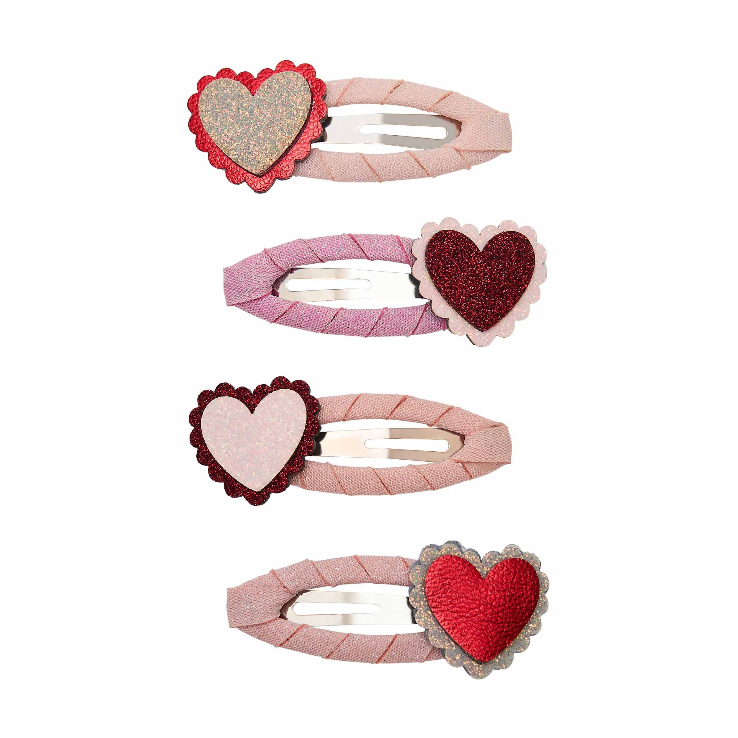 Scalloped heart clic clacs