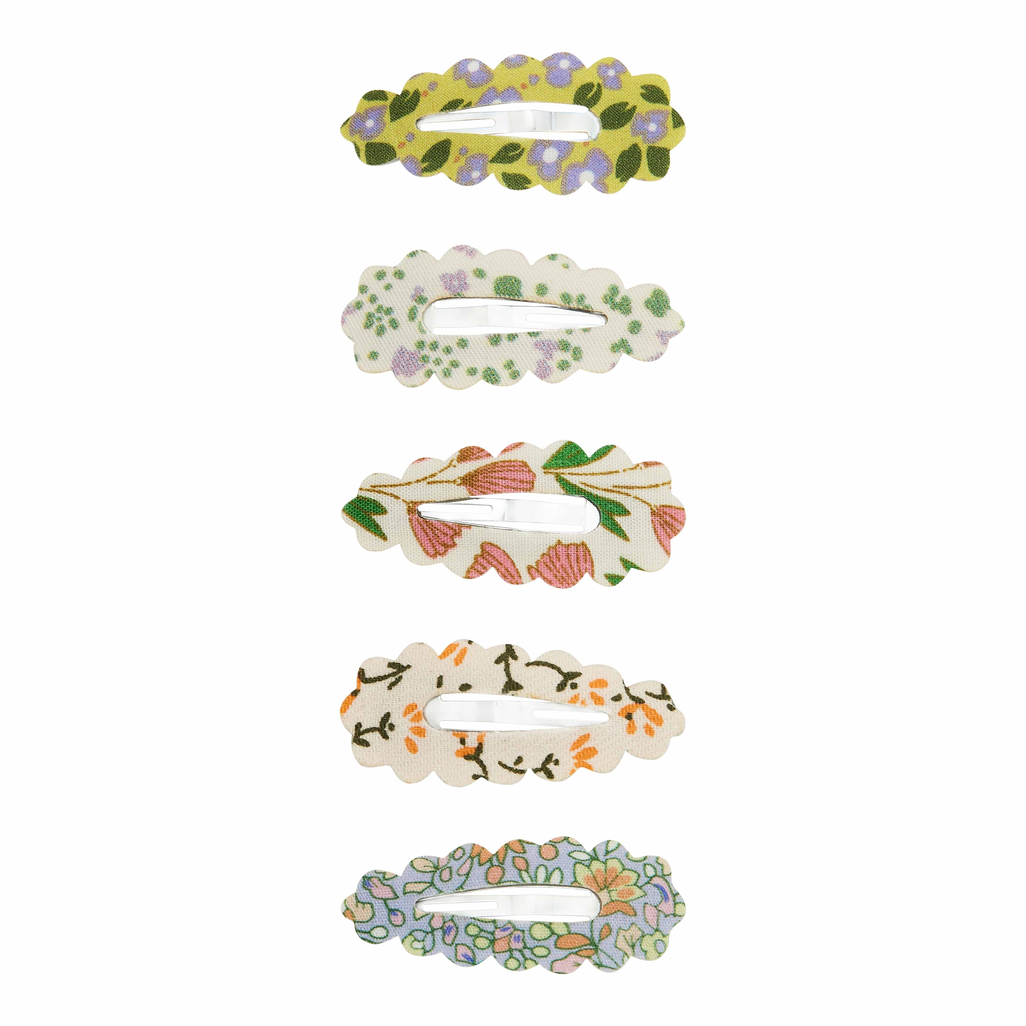 Spring scalloped clic clacs